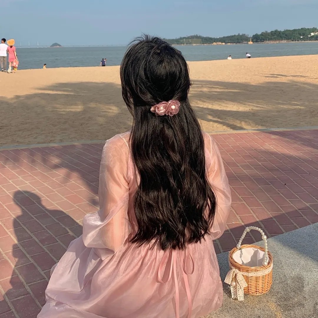 穿越被卡时空裂缝，挂机亿万年